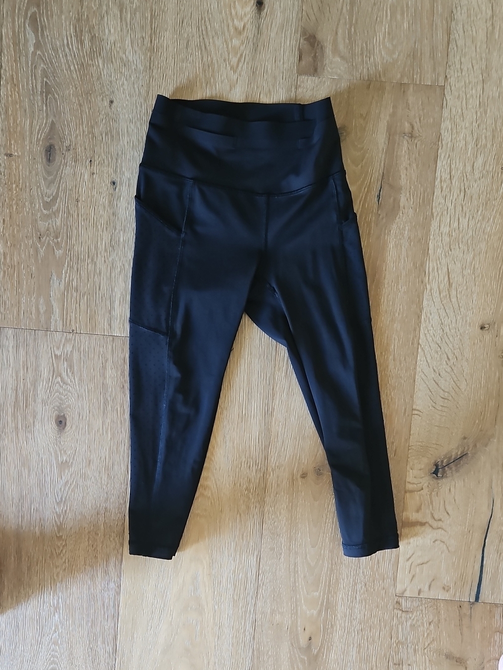 Lululemon 23" CROPPED Leggings with Mesh Panel